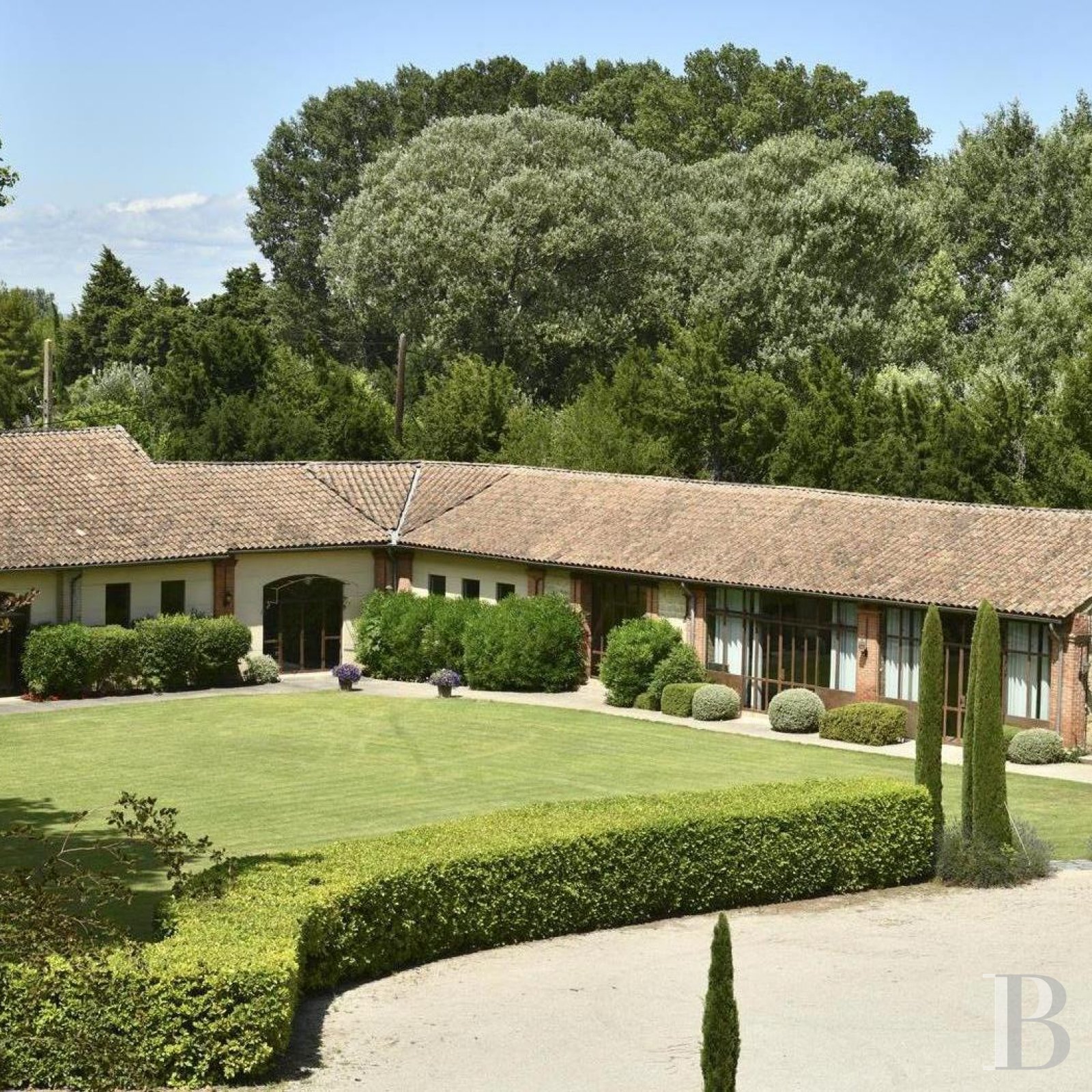 Dans le Vaucluse, à l’est d’Avignon, un château du 19e siècle dédié aux réceptions et à la villégiature - photo  n°5